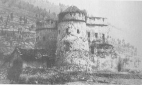 北碚蔡家后丰岩残存的碉堡