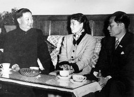 1956年梅兰芳与粤剧演员红线女和马师曾